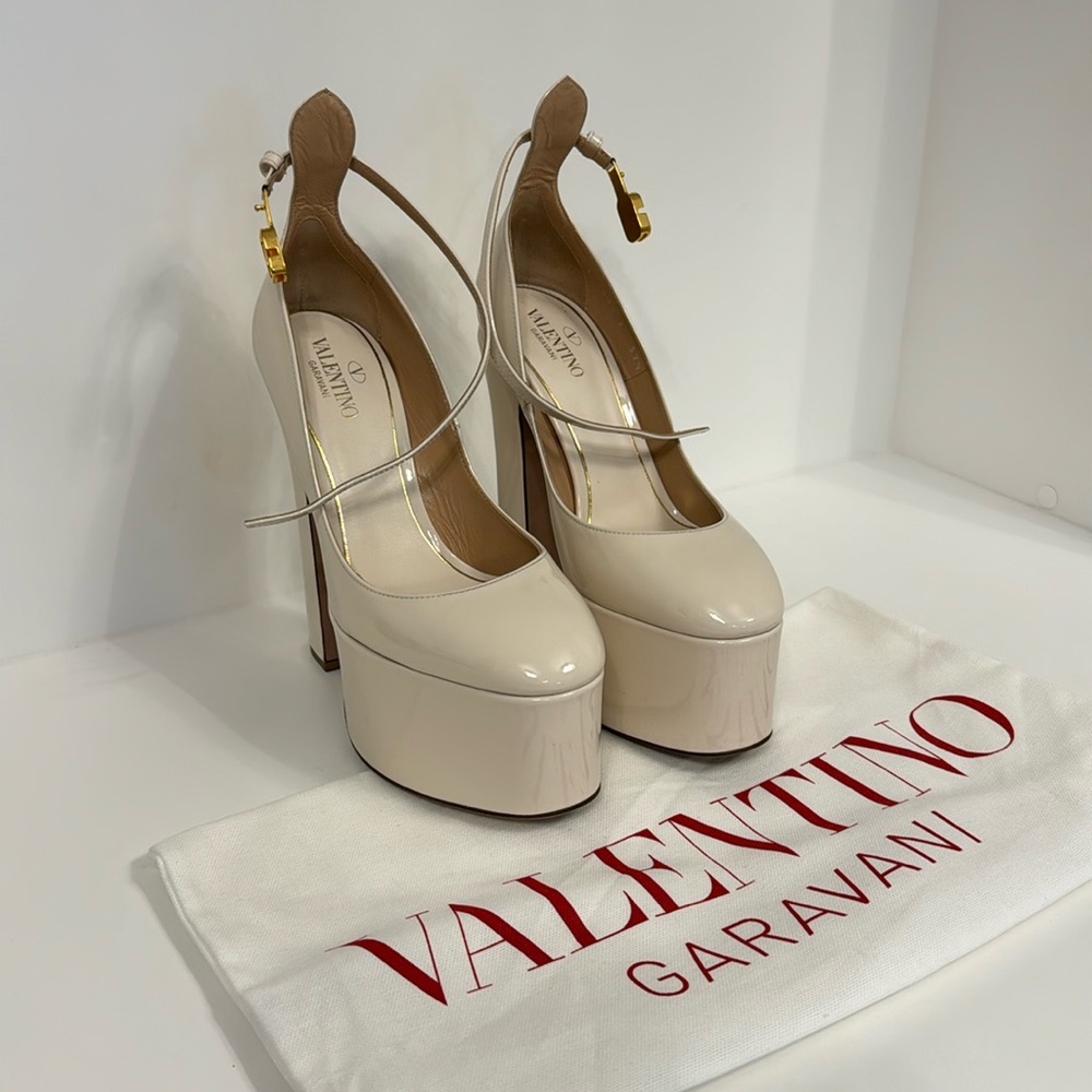 Valentino Garavani Tan-Go patent-leather platform pumps size 37.5